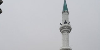 çelik minareler sağlam ve dayanıklıdır,  uzun yıllar yapısını bozmaz ve ayakta kalır.