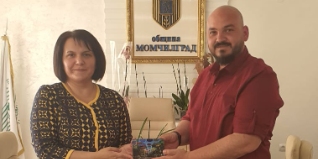 Bulgaristan mestanlı belediye başkanından üstün hizmet plaketi aldık.